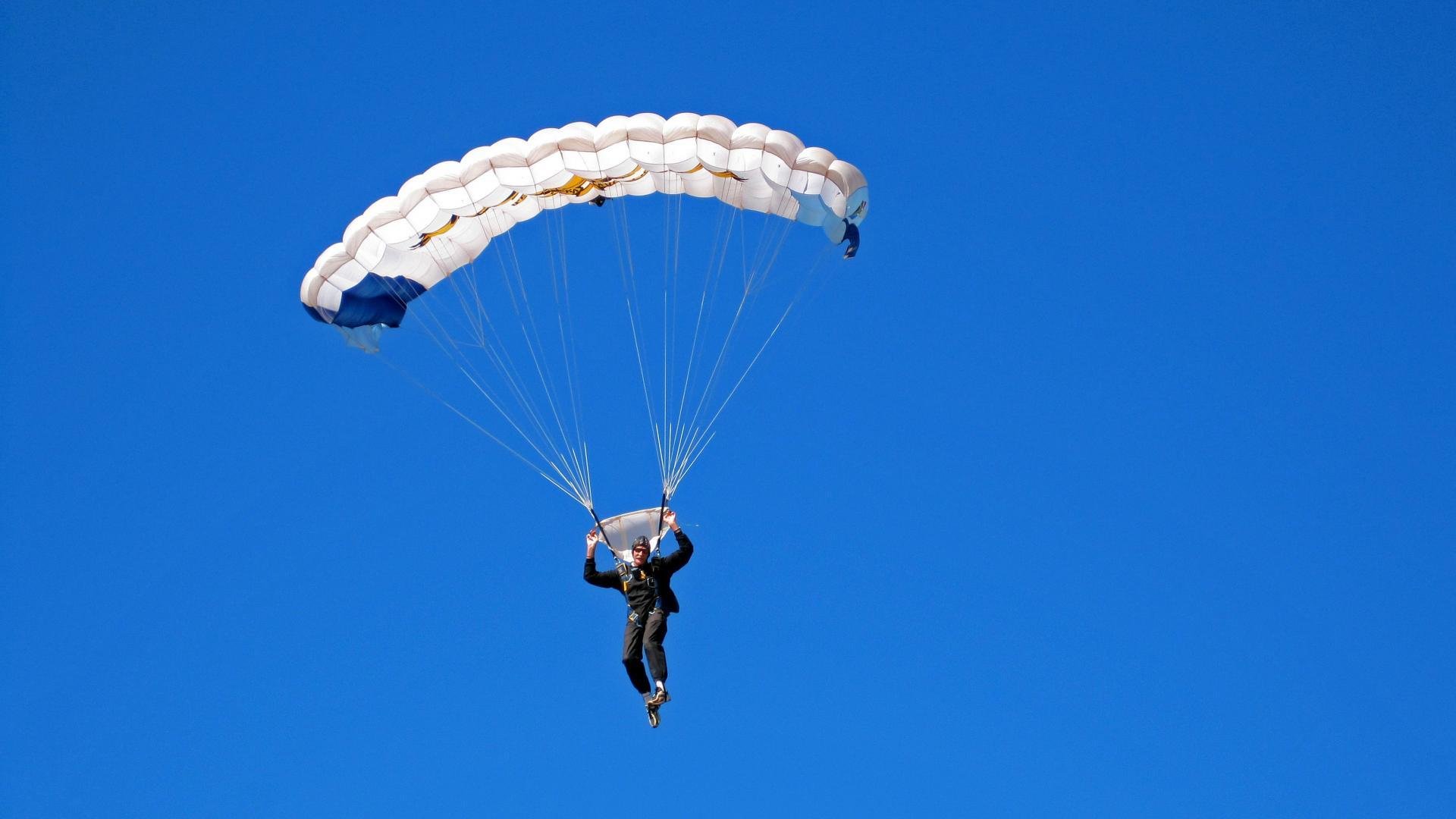 巴黎主帅战术调整有效，球队击败对手，巴黎现任主帅