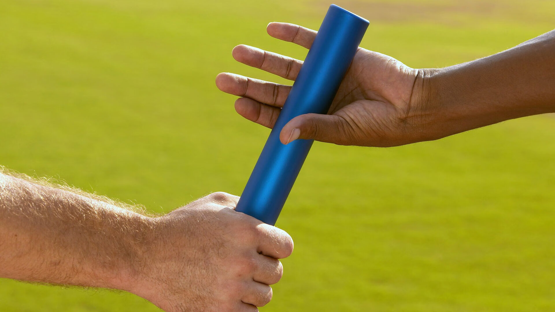 掘金翻盘步行者，季后赛首轮中约基奇完成三双，掘金官推晒约基奇训练照_控球中锋