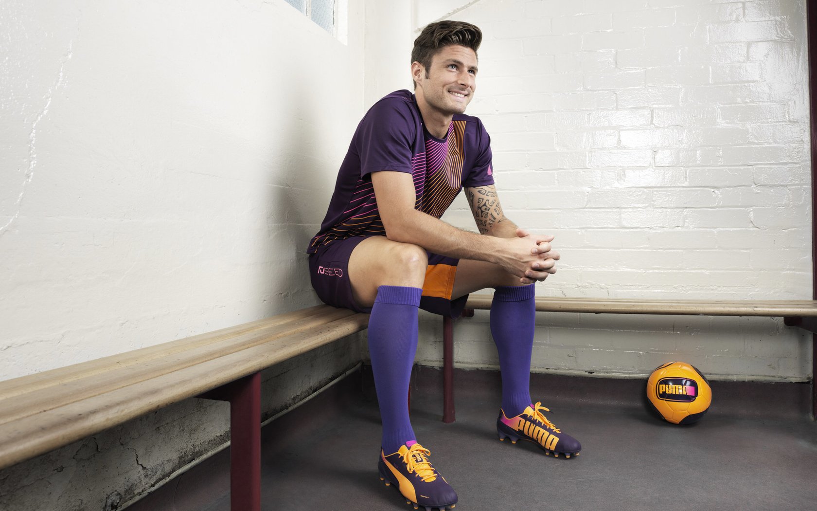 瓦伦西亚客场大胜，居中游积分榜，瓦伦西亚主场球场