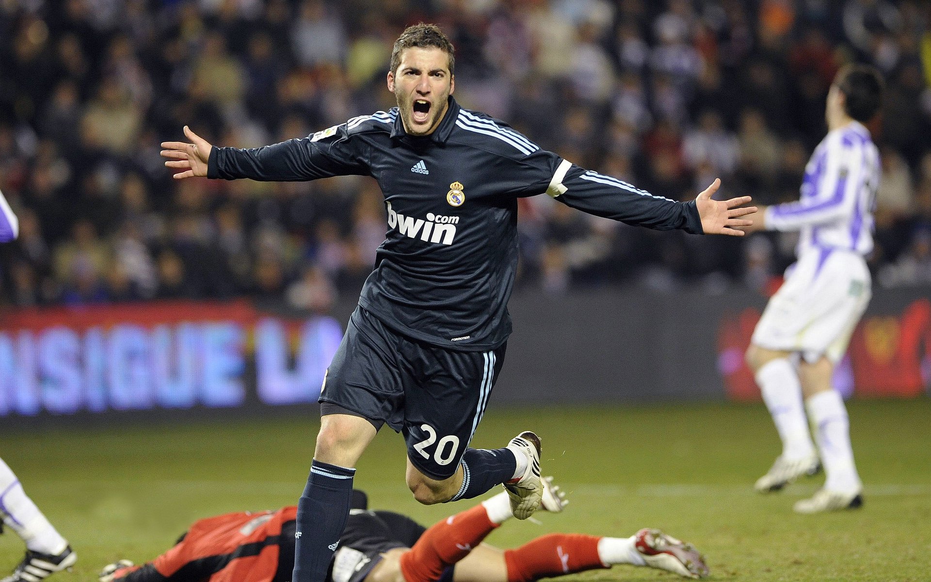 里昂主场连胜告终，失去领先优势，里昂连冠